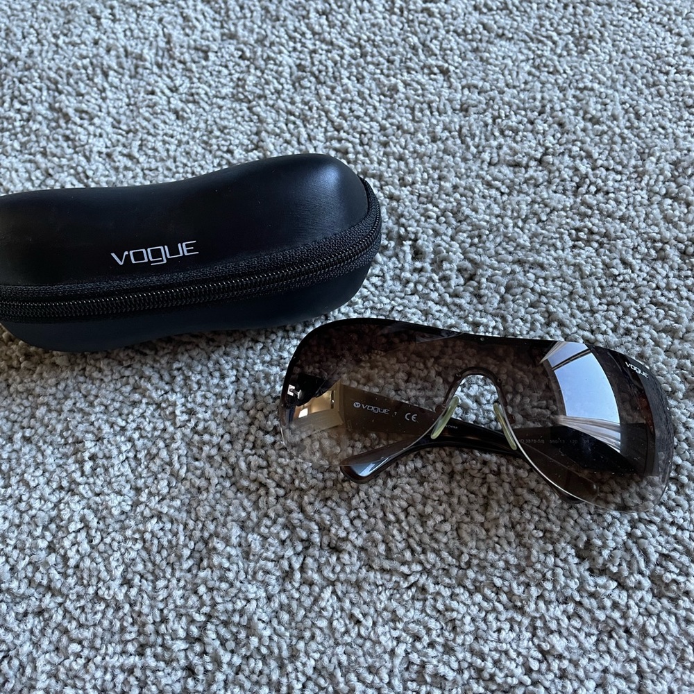 Vogue sunglasses sparkly detail on the arms